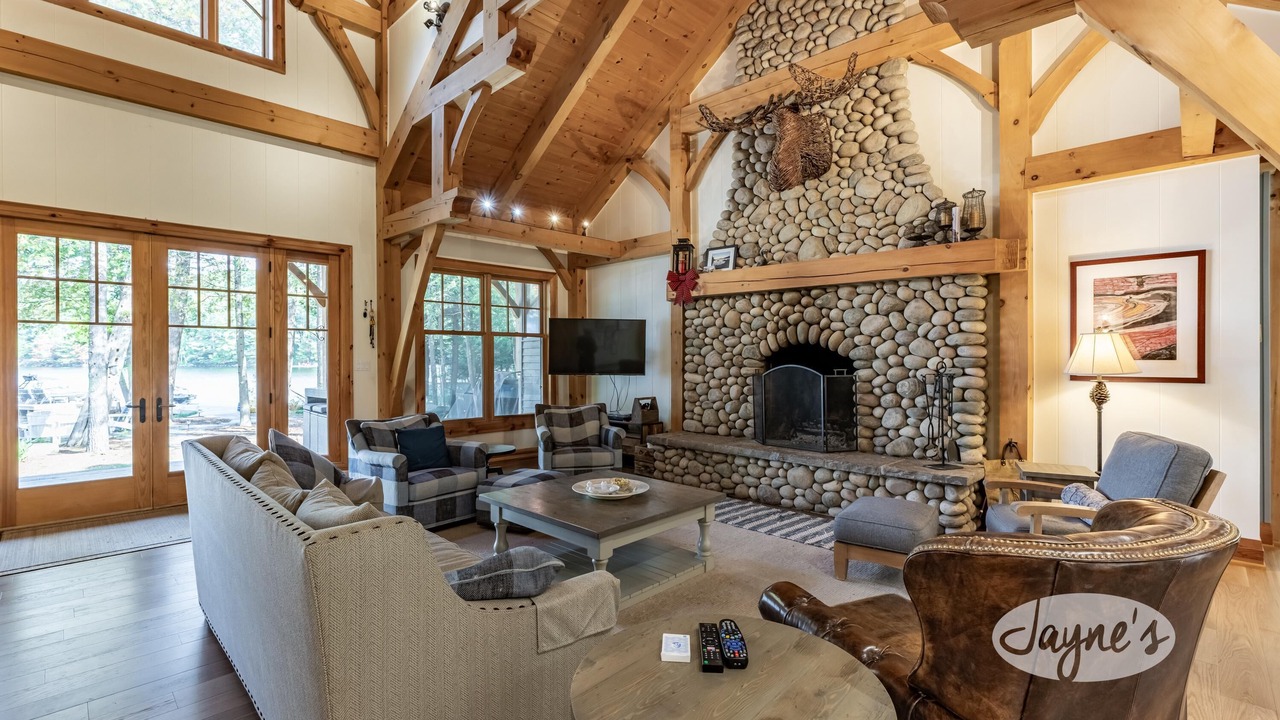 Photo of Livingroom in Port Carling