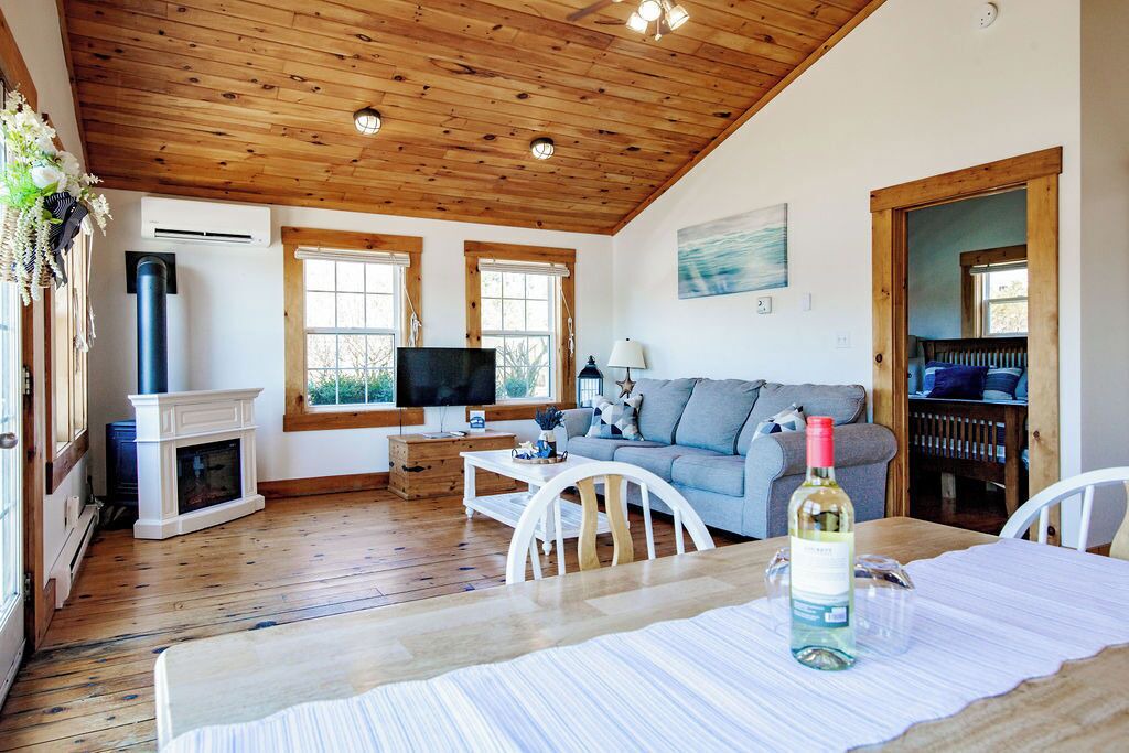 Photo of Livingroom in Boutiliers Point