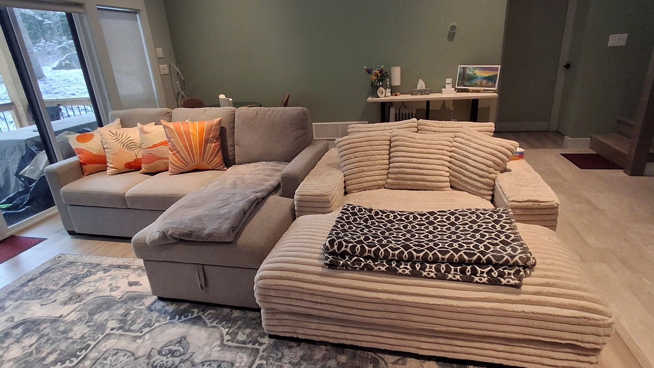 Photo of Livingroom in Eastern Hillsides