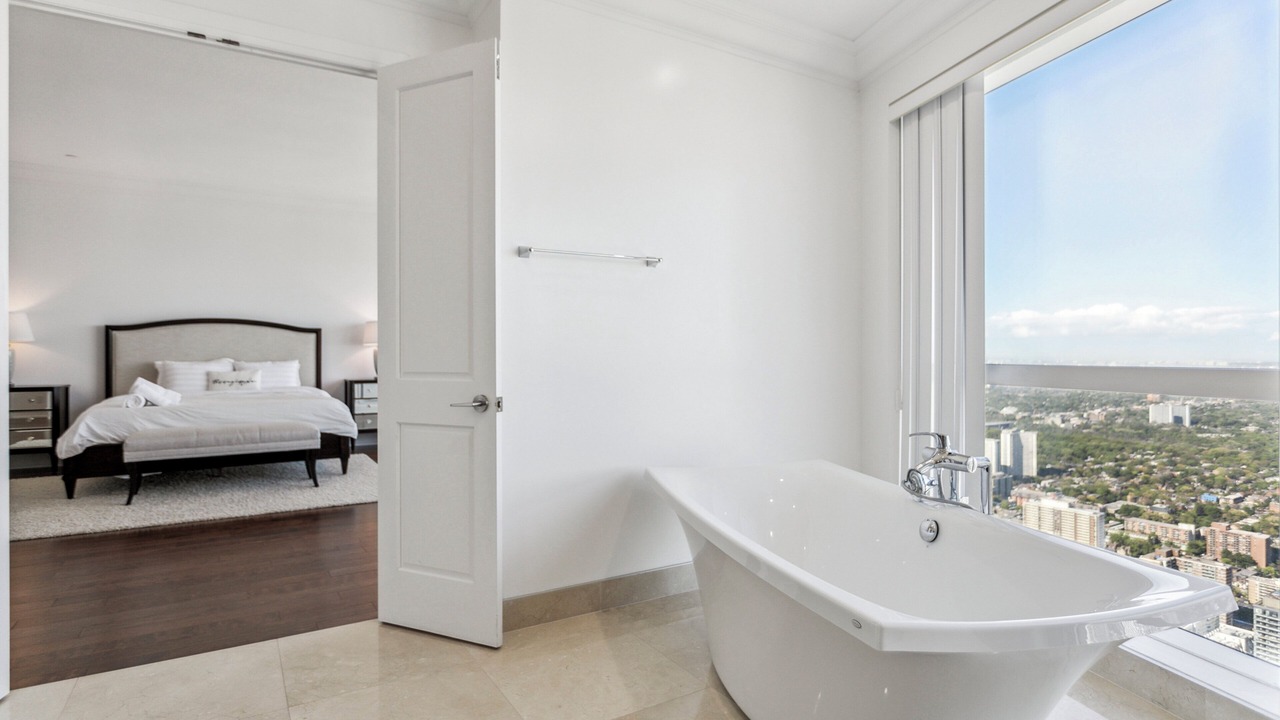 Photo of Bedroom in Bay Street Corridor