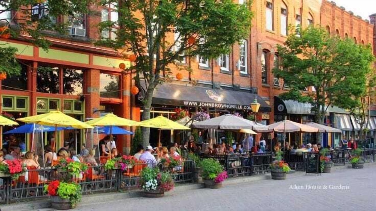 Photo of Outdoor in Queens Square