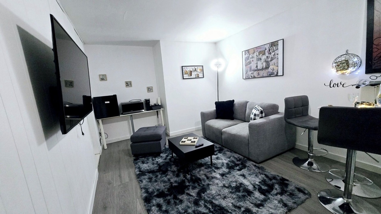 Photo of Livingroom in Burnaby