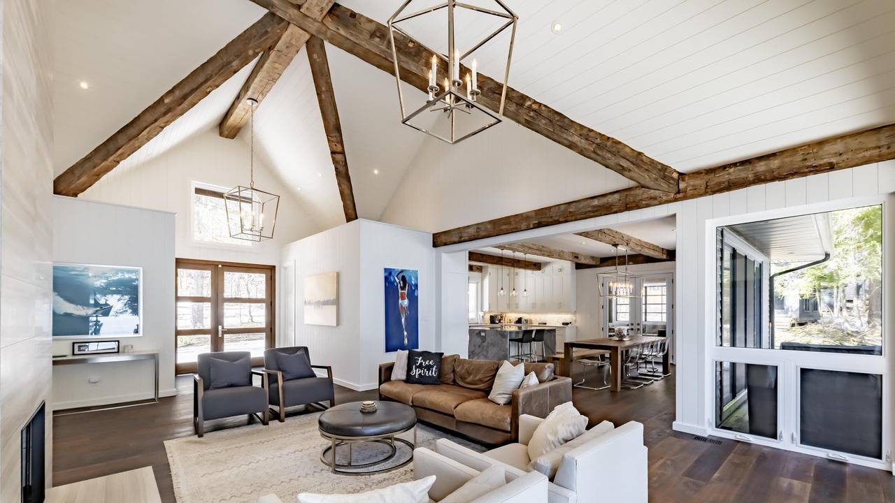 Photo of Livingroom in Muskoka Lakes