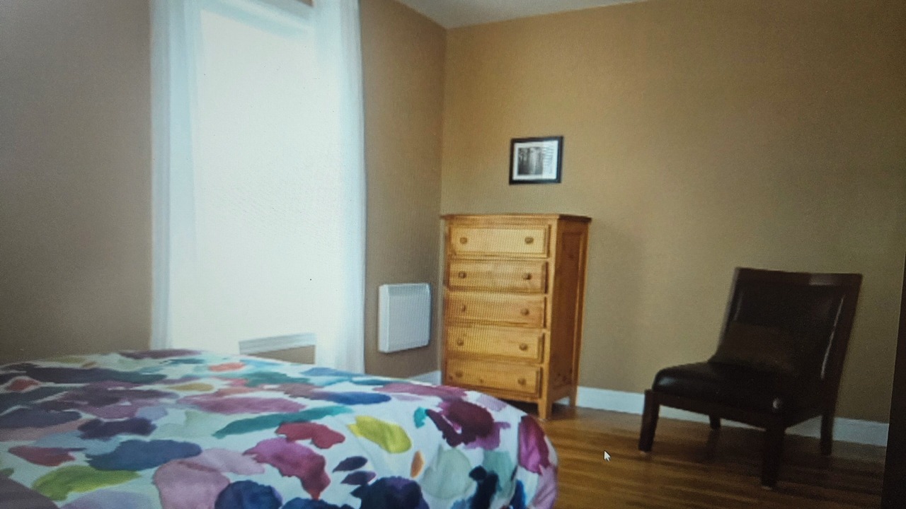 Photo of Bedroom in Queens Square