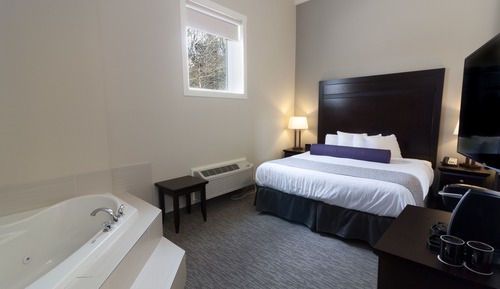 Suite, 1 King Bed, Jetted Tub