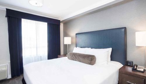 Family Suite, 1 King Bed, 2 Single Beds, Kitchenette