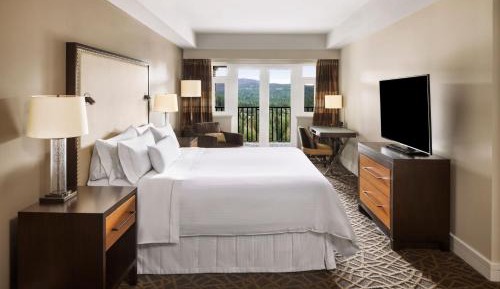 One-Bedroom Suite with Balcony and Golf View