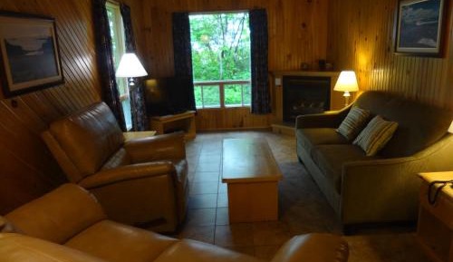 Deluxe Three-Bedroom Cottage