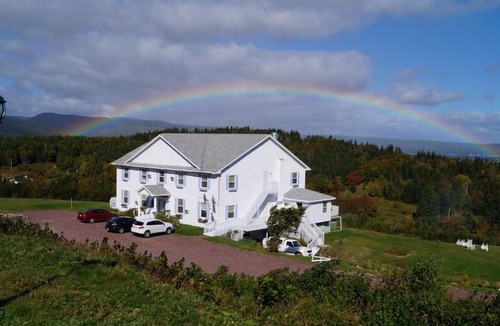 Ingonish Beach Hotel | Castle Rock Country Inn