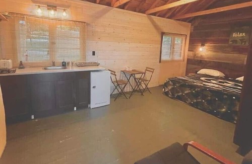 Muskoka Lakes Cabin | HK’S Love Den (Premium Lakefront View~ Muskoka Lake Cottages #1)