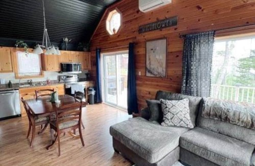 Smiths Corner Cabin | Morning Lane Cottage on Murphy Lake