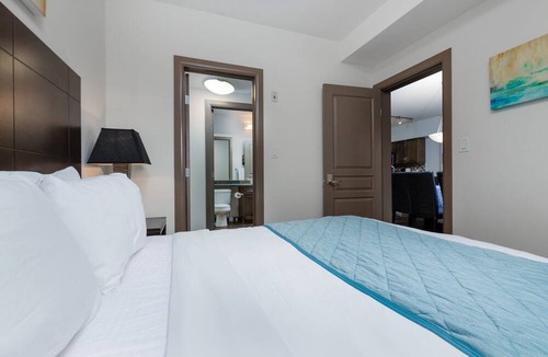 South Pandosy Condo | 💫 Lake Resort upgraded spacious dream vacation home with GYM near beach