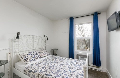 Downtown Kelowna Hostel | HI Kelowna Hostel