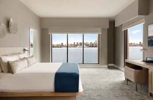 Lower Lonsdale Hotel | Seaside Hotel North Vancouver