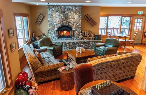 Golden Cabin | Vagabond Lodge at Kicking Horse Resort