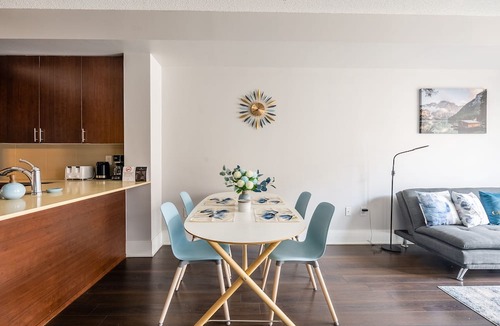 Wellington Place Apartment | Beautiful Condos In the Heart of Downtown