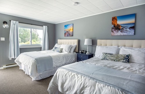 Welshpool Hotel | Friars Bay Inn & Cottages
