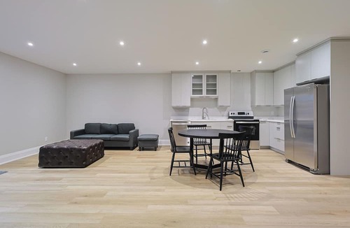 Niagara Falls Villa | Modern Masterpiece Luxury 6 Bedroom Home