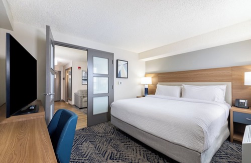 White Oaks Hotel | Candlewood Suites London South by IHG