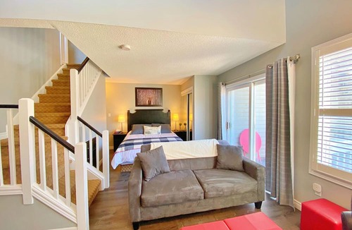 Craigleith Apartment | Gorgeous Loft in Heart of Blue Mountain