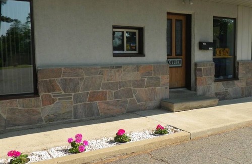 Parry Sound Hotel | Town and Country Motel
