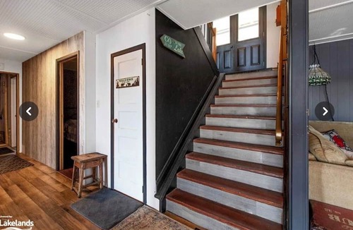 Utterson Cottage | Waterfront Muskoka Cottage. Hot Tub. Water Toys. Pool Table & all Amenities Inc.