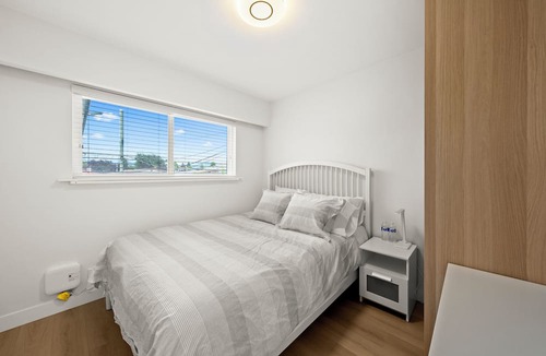 Knight House | Cozy 3BR Holiday Retreat 1 Free Parking AC King BD