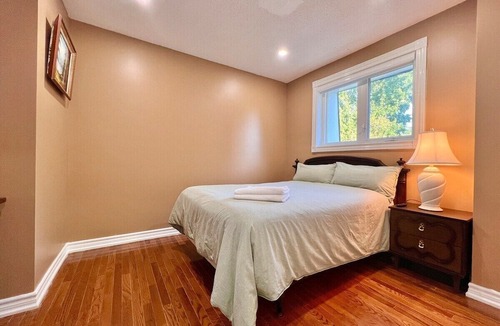 Richmond Hill House | Cozy Home Near Transit & Hillcrest Mall with Free Parking