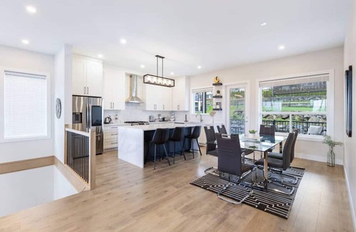 Eastern Hillsides House | Birchwood Retreat | Family Friendly | King Bed