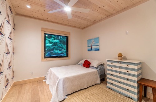 Baysville Cottage | Muskoka Luxury Beach House Sunset and Big Lake Views