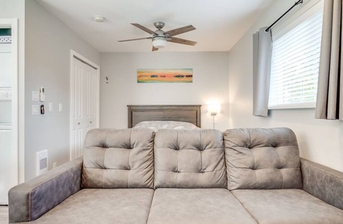 Port Alberni House | The Bear Studio House: Open concept house that sleeps up to 4