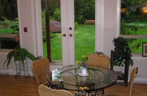 Port Alberni Bed & Breakfast | Cedar Wood Lodge B&B