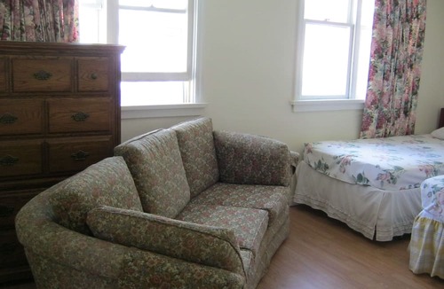 North End Hostel | Kelowna Okanagan Lake Hostel
