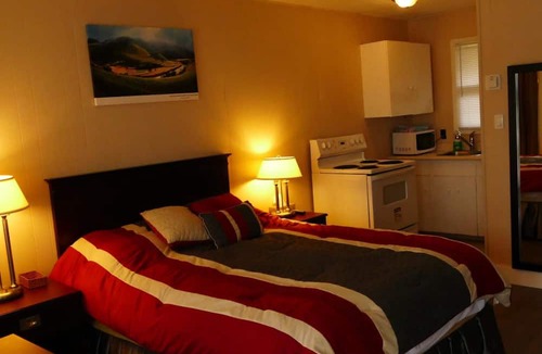 North River Hotel | The White Horse Motel