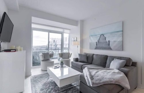 Innisfil Apartment | StunningStayz Luxury 2 King Beds Friday Harbour Resort Lake Simcoe GOLF & BOAT