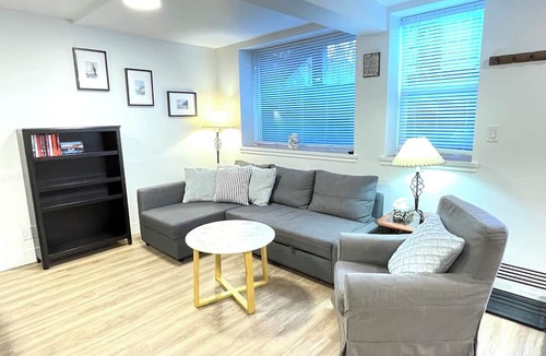 Fairfield Apartment | New 2 Bedroom Suite Fairfield Heritage Manor, Free Parking
