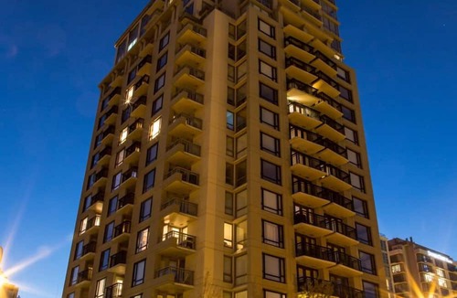 Downtown Victoria Condo | Astoria Appeal- Ultimate Urban Experience by Victoria Prime!