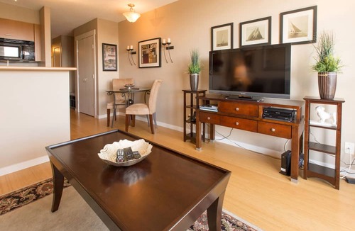 Inner Harbour Condo | Astoria Cozy-Beautiful Cozy Condo in the Heart of Downtown Victoria by Victoria Prime!