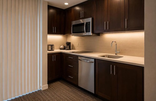 Garden District Hotel | Spacious 1BR Toronto Retreat Near Entertainment District - With extra bed!