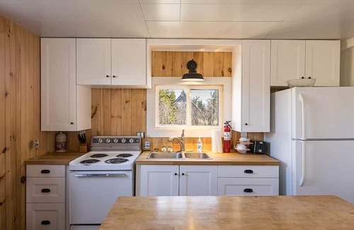 Morell House | Love Shack at the Shore | Near Lakeside Beach