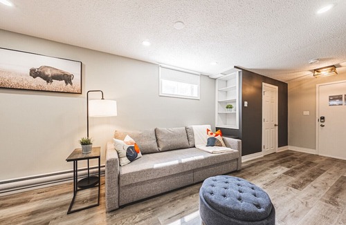Burlington Apartment | 10 min walk to DT, stylish, free parking | IOB3