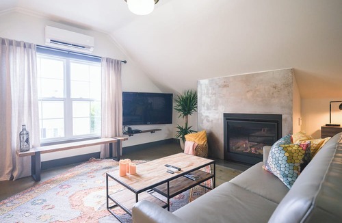 Niagara-on-the-Lake Apartment | Cozy Loft in the Village of Virgil