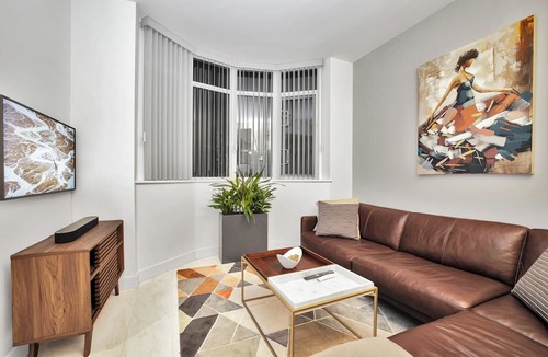 Coal Harbour House | Discover the Lively Spirit of Coal Harbour in the Heart of Downtown Vancouver