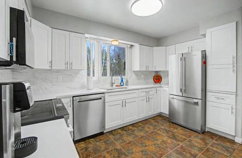 Prince George House | Quiet & Cozy Retreat Near Downtown Prince George