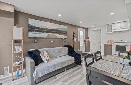 Barrie House | Entire 5 bedrooms House 14 guests