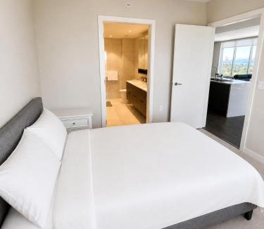 Vancouver South Apartment | Brand-New Skyline Modern 2BR Near Oakridge Park Mall and Canada Line