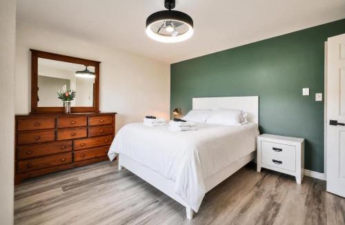 Trout River House | The Sullivan Suite 5 Bedroom home, on 5 acres in Gros Morne
