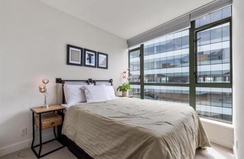 Downtown Vancouver Apartment | Downtown independent highrise close all landmark