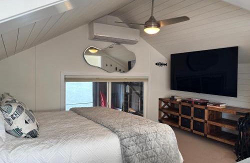 Lower Lonsdale Boat Rental | Mosquito Creek Floating Boat Shed