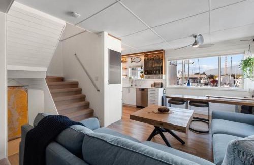 Lower Lonsdale Boat Rental | Mosquito Creek Floating Boat Shed